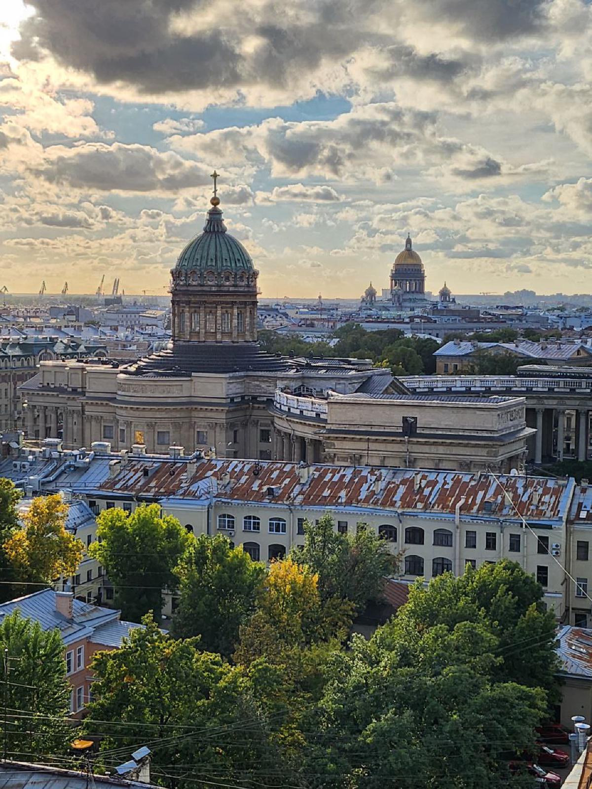 Featured image of post Обещанный вид с Думской башни 😍 Была я там, правда, в конце сентября, когда погода благоволила 😅 но что-то мне подсказывает, и серо-осенний Петербург не менее прекрасен 😏